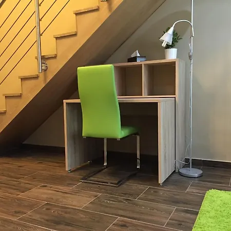 Alkotmany Apartment *